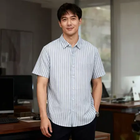 Minimum order of 100 pieces for men's business casual blue striped short-sleeved pure cotton lapel commuter shirts wholesale men's checked shirt school uniforms Minimum order of 100 pieces for men's business casual blue striped short-sleeved pure cotton lapel commuter shirts wholesale men's checked shirt school uniforms